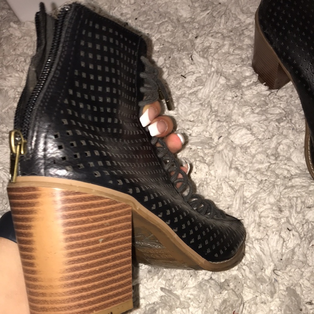 Black booties - Picture 4 of 9